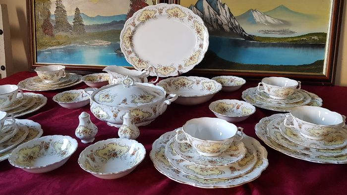 37 Piece Royal Albert September Song Gold Gilt Bone China Dinner Service / Set For 6 Person Setting Made In England Antique Rare And Hard To Find