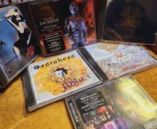 CD's Bundle Michael Jackson, Metallica, Scorpions, Queen, Greenday, Radiohead Etc