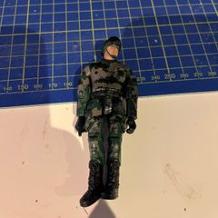 M&C elite world peacekeepers figures x2