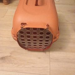 pet cat carrier  transport  never been used after buying it. Bought in pet shop paid more for it