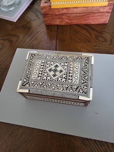 Trinket box mother of pearl