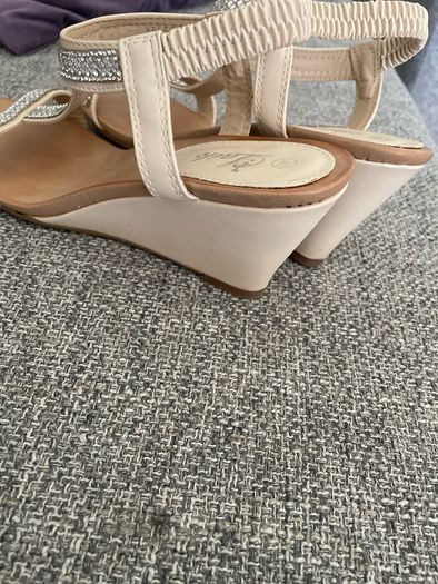 wedge sandals size 6