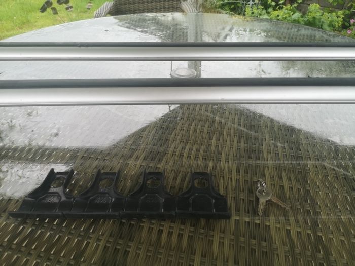 Thule roof bars