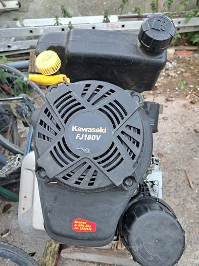 Lawnmower engine