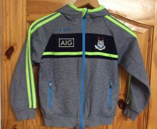 Dublin GAA. Official Oneills Boys Girls Age 7-8 Years Training Top Drill Top Sideline Hoodie.
