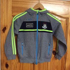 Dublin GAA. Official Oneills Boys Girls Age 7-8 Years Training Top Drill Top Sideline Hoodie.