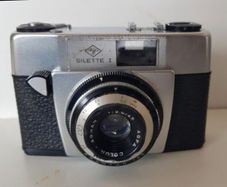 Vintage Agfa Silette 1 camera with around neck  case