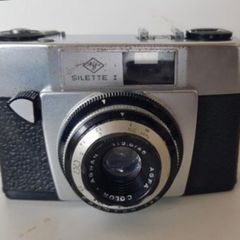Vintage Agfa Silette 1 camera with around neck  case