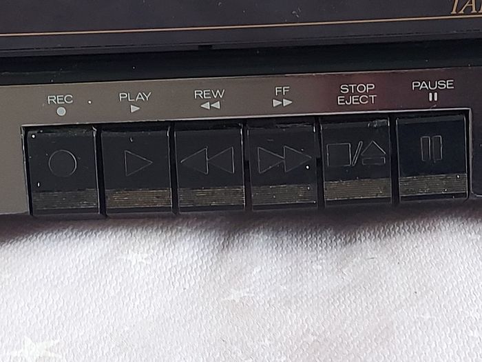 Mitsubishi Music Centre, Model DA-60R, Radio, CD, Tape, Phono, Aux, 2 Philips speakers included, in good condition for its age