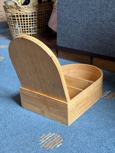make-up organiser with mirror