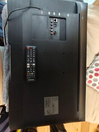 Samsung LED TV WITH REMOTE immaculate condition