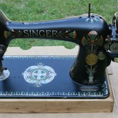 Antique Singer Hand Sewing Machine (in working order)
