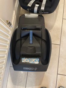 Car seat with iso base fix