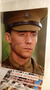 Tom Hiddleston Picture with Autograph+Certificate of Autchenticity