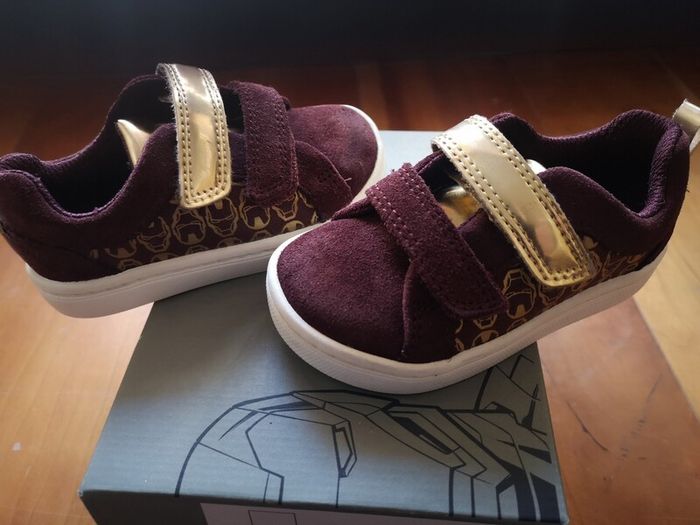Clarks girls shoes gold&dark purple size 20