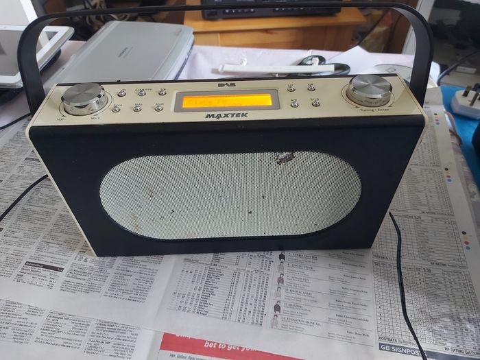 MAXTEK Vintage Style DAB & FM Radio, Model 61250, in excellent condition and working perfect