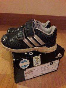 adidas boy toddler trainers size 6