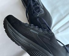 Ladies Brooks Trainers