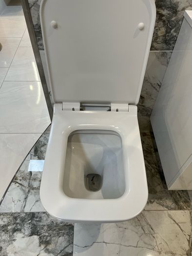 Ex Display Orca Fully shrouded Toilet