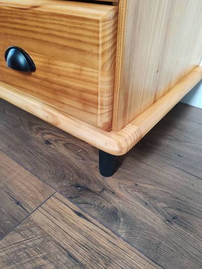 Pine chest of drawers