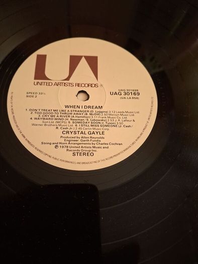 Crystal.Gayle.