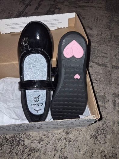 girls clarks shoes size in picture