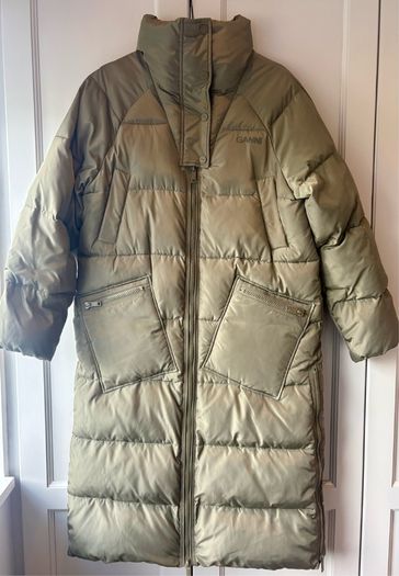 Stunning Ganni oversize Tech Puffer in like new condition. RRP euro 760