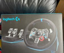 Logitech G29 Driving Force Racing Wheel and Floor Pedals