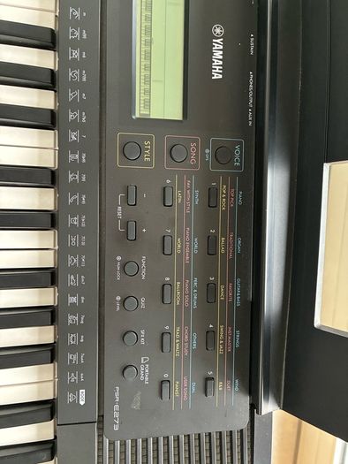 Yamaha keyboard YPT-270 with stand and stool