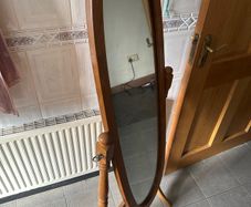 Standing mirror
