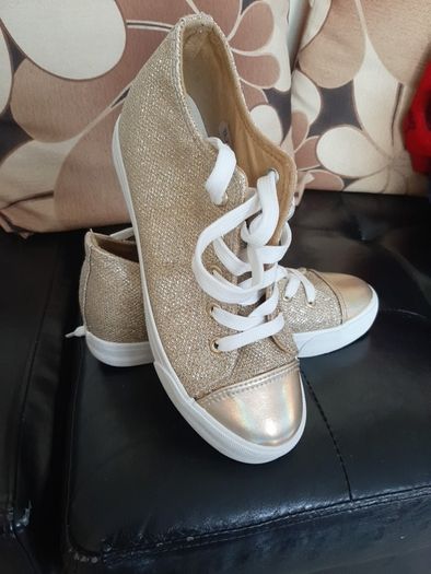 womens sneakers