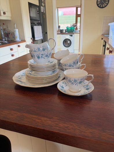 Beautiful vintage Colclough Braganza, pattern 8454, English bone china tea set.