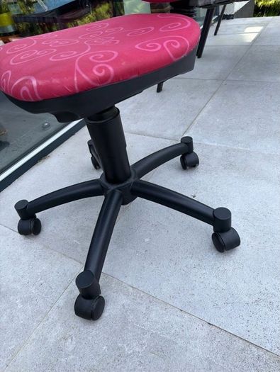 Disney Aurora pink wheels chair
