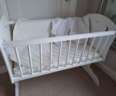 Rocking crib with mattress/protector/2 sheets