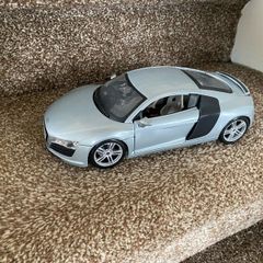Audi R8 1:18 diecast metal car
