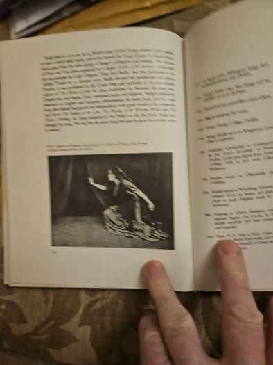 J.m. Syng And His World. With 130 Illustrations. By Robin Skelton. First Edition Large Volume Hardback With Dustjacket In Good Condition.  See Photos For Same.