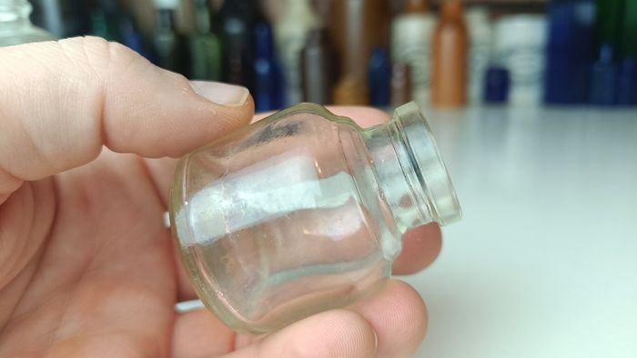 499 - Set of 6 Vintage Clear Glass Screw Cork Top Collectible Decorative Bottles and Jars