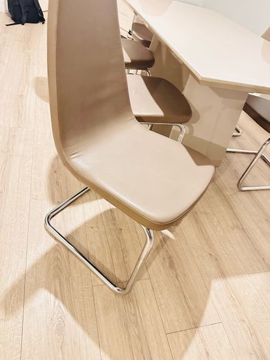 Dinning table + 6 chairs