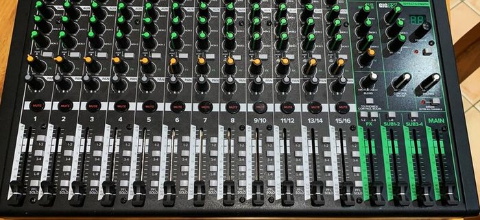 Mackie ProFX16v3 Analog Desk
