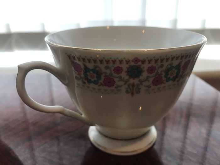 5 stamped china tea cups floral pattern and gold  guided cup