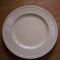 Boxed Cream Wedgwood Windsor Plate 17cm