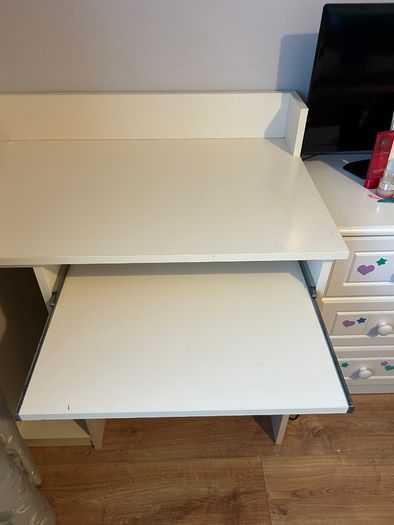 White computer desk and matching 3-drawer unit