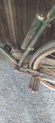 Antique Raleigh Roadster Bicycle  all originals for restoration project all works just needs tyres great original piece for the collection solid bike gears all work too
