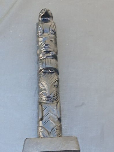 Original Canadian BOMA BLACK Totem