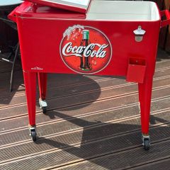 Cooler box cart with wheels
