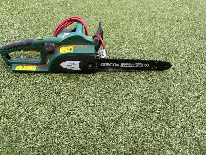 eletric chainsaw