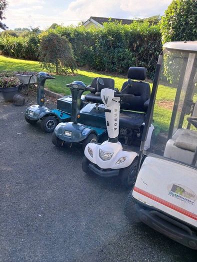 Single seat golf buggies