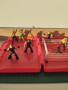 WWE Mini Playset with Ring + 9 Wrestlers
