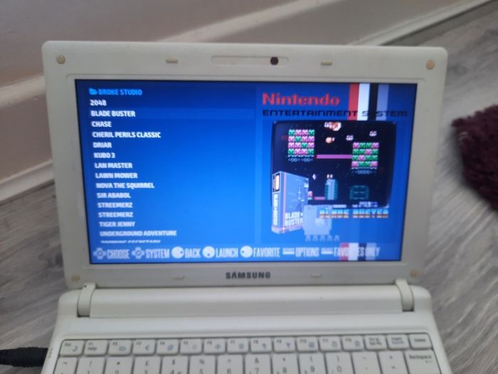 Samsung netbook with Retro gaming Operating system