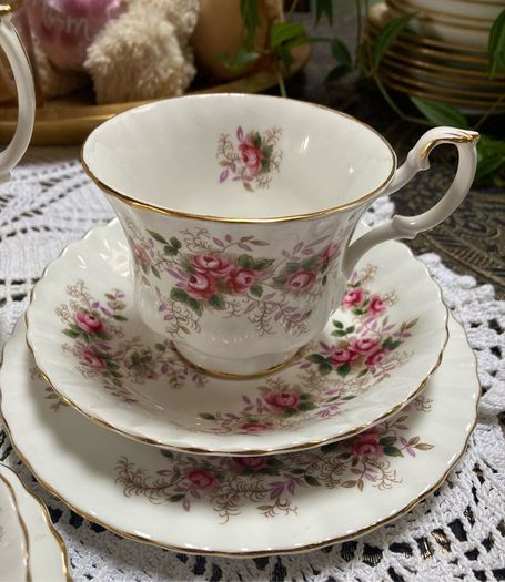 Royal Albert "Lavender Rose " trio